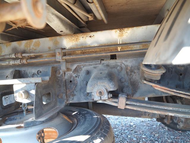 デュトロ 　ワイド幅　ショートボディ／セミロングボディ　タダノ　ＴＭ－ＺＲ２９５　５段クレーン　フックイン　差し違いアウトリガー　リアアウトリガー　２．９３ｔ吊　ラジコン　上物同年　平ボディ　生エンジン　積載３ｔ（54枚目）