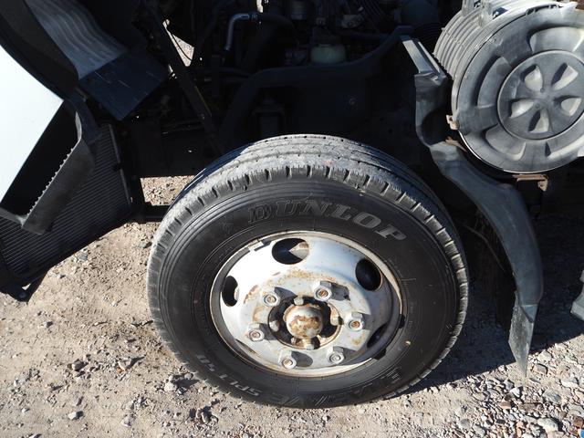 デュトロ 　ワイド幅　ショートボディ／セミロングボディ　タダノ　ＴＭ－ＺＲ２９５　５段クレーン　フックイン　差し違いアウトリガー　リアアウトリガー　２．９３ｔ吊　ラジコン　上物同年　平ボディ　生エンジン　積載３ｔ（57枚目）