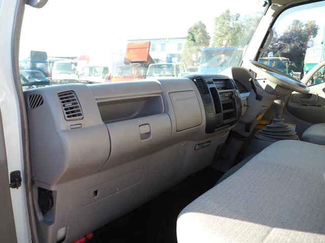 デュトロ 　ワイド幅　ショートボディ／セミロングボディ　タダノ　ＴＭ－ＺＲ２９５　５段クレーン　フックイン　差し違いアウトリガー　リアアウトリガー　２．９３ｔ吊　ラジコン　上物同年　平ボディ　生エンジン　積載３ｔ（60枚目）