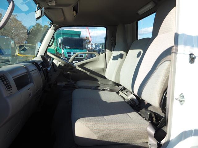 デュトロ 　ワイド幅　ショートボディ／セミロングボディ　タダノ　ＴＭ－ＺＲ２９５　５段クレーン　フックイン　差し違いアウトリガー　リアアウトリガー　２．９３ｔ吊　ラジコン　上物同年　平ボディ　生エンジン　積載３ｔ（62枚目）