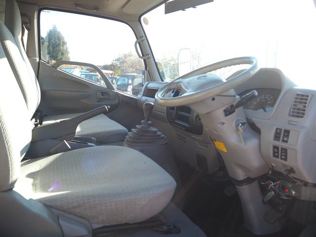 デュトロ 　ワイド幅　ショートボディ／セミロングボディ　タダノ　ＴＭ－ＺＲ２９５　５段クレーン　フックイン　差し違いアウトリガー　リアアウトリガー　２．９３ｔ吊　ラジコン　上物同年　平ボディ　生エンジン　積載３ｔ（63枚目）