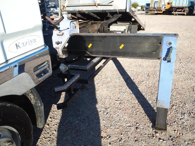 ファイター 　車載車／車両運搬車／キャリアカー　クレーン付セーフティーローダー　タダノ　３段クレーン　角足　差し違いアウトリガー　ラジコン　スライドボディ　油圧リアゲート　ウインチ　ラジコン　生エンジン　積載２ｔ（15枚目）