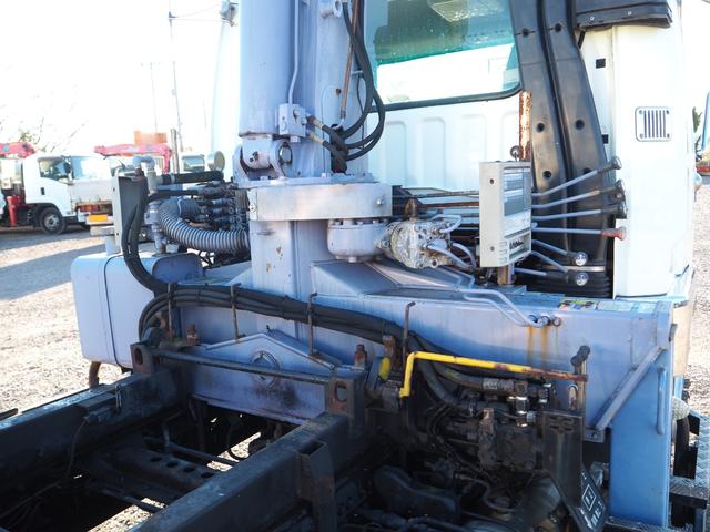 ファイター 　車載車／車両運搬車／キャリアカー　クレーン付セーフティーローダー　タダノ　３段クレーン　角足　差し違いアウトリガー　ラジコン　スライドボディ　油圧リアゲート　ウインチ　ラジコン　生エンジン　積載２ｔ（28枚目）