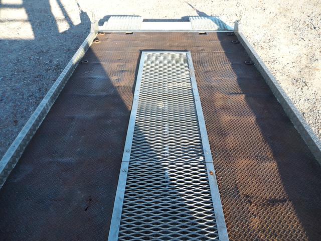 ファイター 　車載車／車両運搬車／キャリアカー　クレーン付セーフティーローダー　タダノ　３段クレーン　角足　差し違いアウトリガー　ラジコン　スライドボディ　油圧リアゲート　ウインチ　ラジコン　生エンジン　積載２ｔ（41枚目）