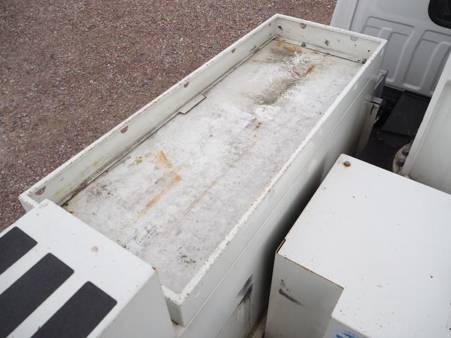 エルフトラック 　４ＷＤ　パートタイム式四駆　アイチ製　ＳＢ１０Ａ　高所作業車　作業床高さ９．７ｍ　上物同年　直下型アウトリガー　旋回自動停止　ＦＲＰ製バケット荷重２００ｋｇ　干渉防止装置　ターボ１５０馬力　５速ＭＴ（18枚目）