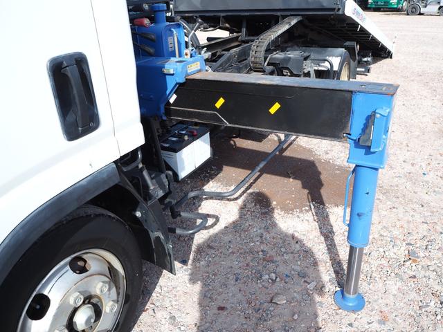 エルフトラック 　ワイド超々ロング　車載車　クレーン付セーフティーローダー　タダノ　３段クレーン　２．９３ｔ吊　ラジコン　車載専用車　スライドボディ　油圧リアゲート　ウインチ　ラジコン　ターボ１５０馬力　積載２．６５ｔ（14枚目）