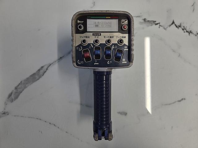 フォワード 　増トン　タダノ　ＴＭ－ＺＥ３０４ＨＲ　４段クレーン　フックイン　２．９３ｔ吊　ラジコン（２０１３年１０月製）　平ボディ　セミワイドボディ　床鉄板張り　ターボ２４０馬力　積載７．２ｔ　６速ＭＴ　ベッド付（64枚目）