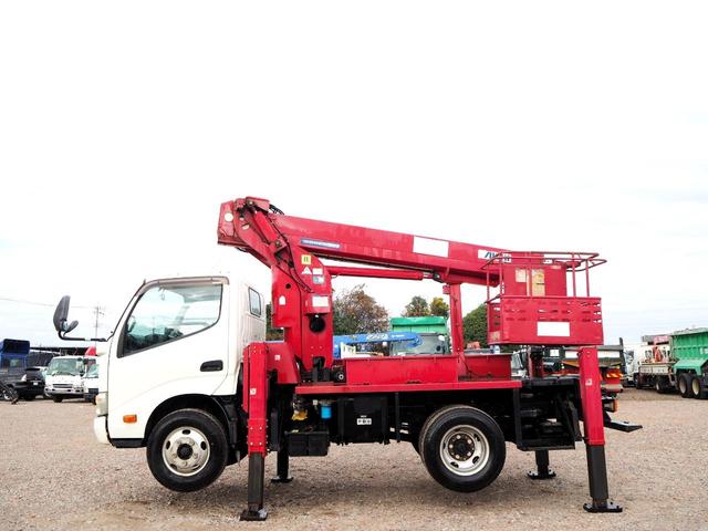 デュトロ アイチ製 スカイマスター 12m高所作業車 SB12A 作業床地上高12.0m 上物同年 ブーム自動格納装置 直下型アウトリガー アワメーター4645hr ターボ150馬力 積載150kg 5速MT(3枚目)