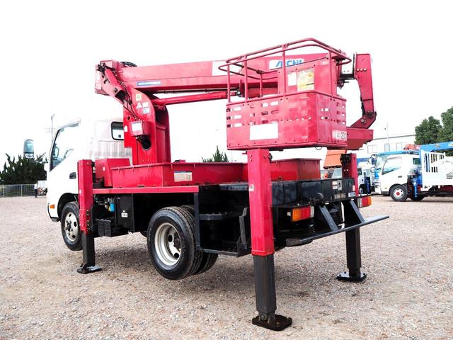 デュトロ アイチ製 スカイマスター 12m高所作業車 SB12A 作業床地上高12.0m 上物同年 ブーム自動格納装置 直下型アウトリガー アワメーター4645hr ターボ150馬力 積載150kg 5速MT(4枚目)