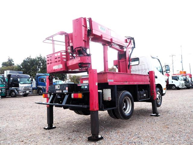 デュトロ アイチ製 スカイマスター 12m高所作業車 SB12A 作業床地上高12.0m 上物同年 ブーム自動格納装置 直下型アウトリガー アワメーター4645hr ターボ150馬力 積載150kg 5速MT(5枚目)