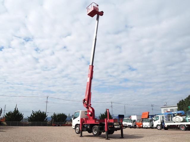 デュトロ アイチ製 スカイマスター 12m高所作業車 SB12A 作業床地上高12.0m 上物同年 ブーム自動格納装置 直下型アウトリガー アワメーター4645hr ターボ150馬力 積載150kg 5速MT(9枚目)