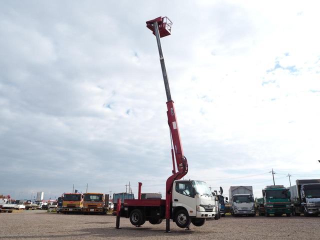 デュトロ アイチ製 スカイマスター 12m高所作業車 SB12A 作業床地上高12.0m 上物同年 ブーム自動格納装置 直下型アウトリガー アワメーター4645hr ターボ150馬力 積載150kg 5速MT(10枚目)