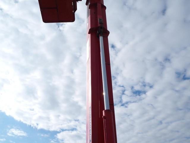 デュトロ アイチ製 スカイマスター 12m高所作業車 SB12A 作業床地上高12.0m 上物同年 ブーム自動格納装置 直下型アウトリガー アワメーター4645hr ターボ150馬力 積載150kg 5速MT(11枚目)