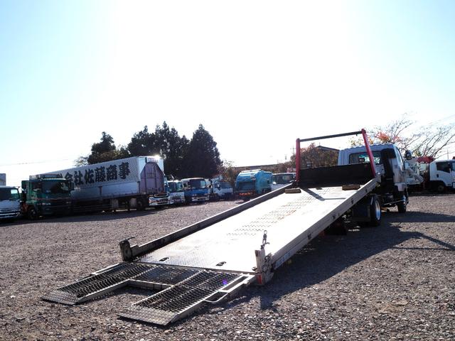 ファイター 　カスタムグレード　電動キャブチルト　古河ユニック製　ＵＣ－４５ＣＭＲＳ　車載車　セーフティーローダー　車載専用車　スライドボディ　ウインチ　ラジコン　ターボ２４０馬力　積載２．６ｔ　６速ＭＴ　ベッド付（5枚目）