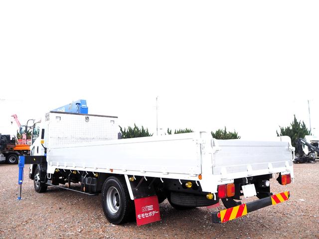 フォワード 　標準幅　タダノ製　ＴＭ－ＺＥ３０４ＨＲ　４段クレーン　フックイン　２．９３ｔ吊　ラジコン付　上物同年　アルミブロック平ボディ　三方開　内フック　リーフサス　ターボ１９０馬力　積載２．６５ｔ　６速ＭＴ（3枚目）