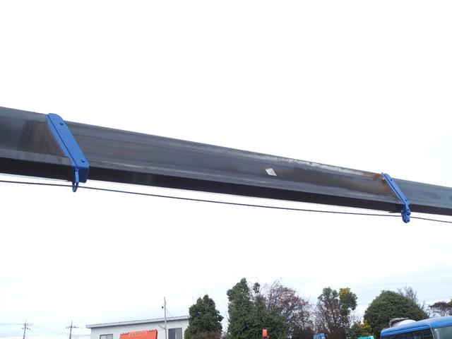 フォワード 　標準幅　タダノ製　ＴＭ－ＺＥ３０４ＨＲ　４段クレーン　フックイン　２．９３ｔ吊　ラジコン付　上物同年　アルミブロック平ボディ　三方開　内フック　リーフサス　ターボ１９０馬力　積載２．６５ｔ　６速ＭＴ（18枚目）