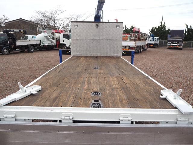 フォワード 　標準幅　タダノ製　ＴＭ－ＺＥ３０４ＨＲ　４段クレーン　フックイン　２．９３ｔ吊　ラジコン付　上物同年　アルミブロック平ボディ　三方開　内フック　リーフサス　ターボ１９０馬力　積載２．６５ｔ　６速ＭＴ（22枚目）