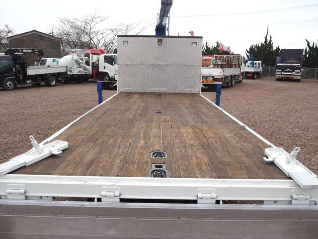 フォワード 　標準幅　タダノ製　ＴＭ－ＺＥ３０４ＨＲ　４段クレーン　フックイン　２．９３ｔ吊　ラジコン付　上物同年　アルミブロック平ボディ　三方開　内フック　リーフサス　ターボ１９０馬力　積載２．６５ｔ　６速ＭＴ（23枚目）