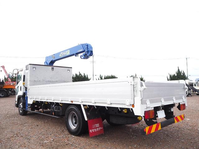 フォワード 　標準幅　タダノ製　ＴＭ－ＺＥ３０４ＨＲ　４段クレーン　フックイン　２．９３ｔ吊　ラジコン付　上物同年　アルミブロック平ボディ　三方開　内フック　リーフサス　ターボ１９０馬力　積載２．６５ｔ　６速ＭＴ（27枚目）