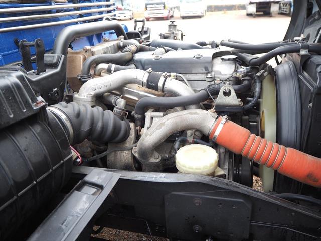 フォワード 　標準幅　タダノ製　ＴＭ－ＺＥ３０４ＨＲ　４段クレーン　フックイン　２．９３ｔ吊　ラジコン付　上物同年　アルミブロック平ボディ　三方開　内フック　リーフサス　ターボ１９０馬力　積載２．６５ｔ　６速ＭＴ（36枚目）