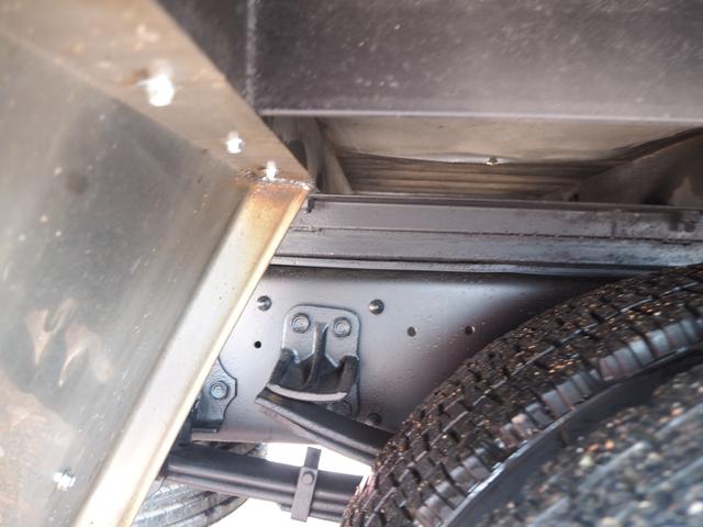 フォワード 　標準幅　タダノ製　ＴＭ－ＺＥ３０４ＨＲ　４段クレーン　フックイン　２．９３ｔ吊　ラジコン付　上物同年　アルミブロック平ボディ　三方開　内フック　リーフサス　ターボ１９０馬力　積載２．６５ｔ　６速ＭＴ（43枚目）