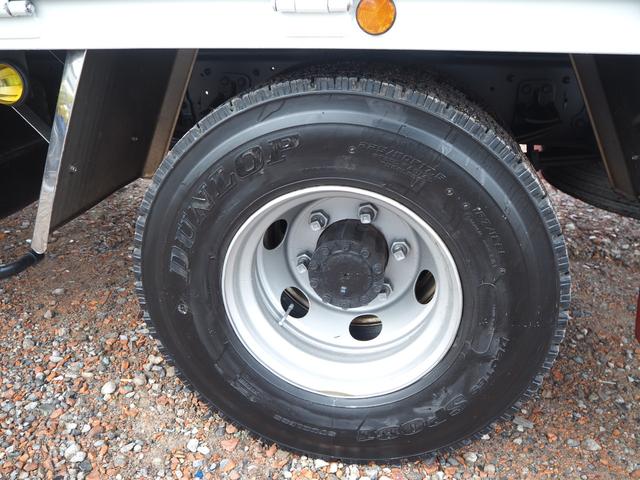 フォワード 　標準幅　タダノ製　ＴＭ－ＺＥ３０４ＨＲ　４段クレーン　フックイン　２．９３ｔ吊　ラジコン付　上物同年　アルミブロック平ボディ　三方開　内フック　リーフサス　ターボ１９０馬力　積載２．６５ｔ　６速ＭＴ（45枚目）