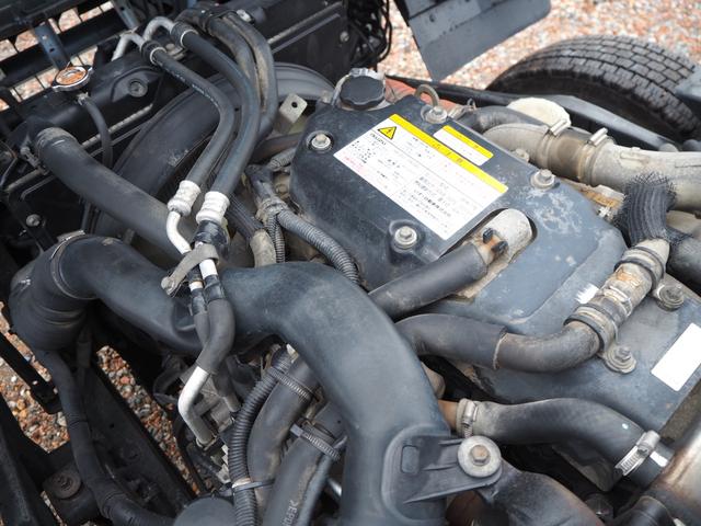 フォワード 　標準幅　タダノ製　ＴＭ－ＺＥ３０４ＨＲ　４段クレーン　フックイン　２．９３ｔ吊　ラジコン付　上物同年　アルミブロック平ボディ　三方開　内フック　リーフサス　ターボ１９０馬力　積載２．６５ｔ　６速ＭＴ（50枚目）