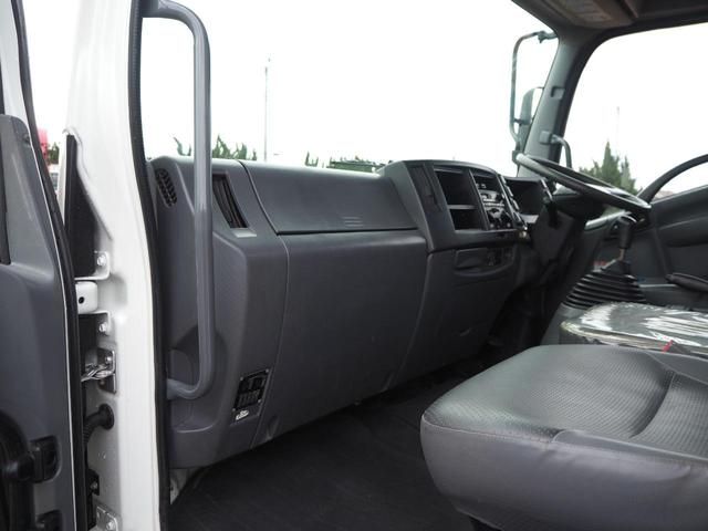 フォワード 　標準幅　タダノ製　ＴＭ－ＺＥ３０４ＨＲ　４段クレーン　フックイン　２．９３ｔ吊　ラジコン付　上物同年　アルミブロック平ボディ　三方開　内フック　リーフサス　ターボ１９０馬力　積載２．６５ｔ　６速ＭＴ（54枚目）