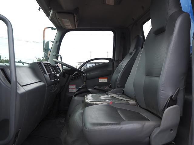 フォワード 　標準幅　タダノ製　ＴＭ－ＺＥ３０４ＨＲ　４段クレーン　フックイン　２．９３ｔ吊　ラジコン付　上物同年　アルミブロック平ボディ　三方開　内フック　リーフサス　ターボ１９０馬力　積載２．６５ｔ　６速ＭＴ（55枚目）