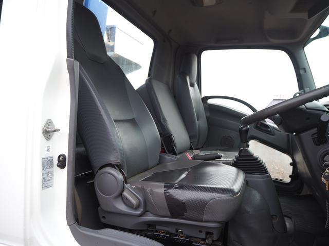 フォワード 　標準幅　タダノ製　ＴＭ－ＺＥ３０４ＨＲ　４段クレーン　フックイン　２．９３ｔ吊　ラジコン付　上物同年　アルミブロック平ボディ　三方開　内フック　リーフサス　ターボ１９０馬力　積載２．６５ｔ　６速ＭＴ（56枚目）