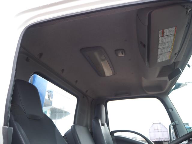 フォワード 　標準幅　タダノ製　ＴＭ－ＺＥ３０４ＨＲ　４段クレーン　フックイン　２．９３ｔ吊　ラジコン付　上物同年　アルミブロック平ボディ　三方開　内フック　リーフサス　ターボ１９０馬力　積載２．６５ｔ　６速ＭＴ（58枚目）