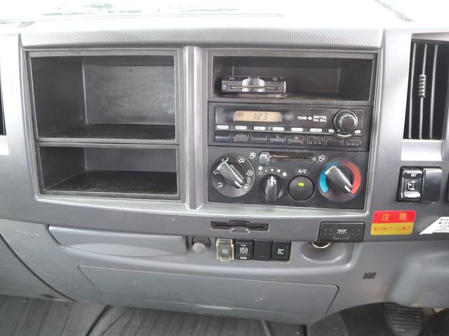 フォワード 　標準幅　タダノ製　ＴＭ－ＺＥ３０４ＨＲ　４段クレーン　フックイン　２．９３ｔ吊　ラジコン付　上物同年　アルミブロック平ボディ　三方開　内フック　リーフサス　ターボ１９０馬力　積載２．６５ｔ　６速ＭＴ（60枚目）