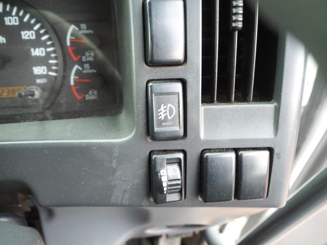 フォワード 　標準幅　タダノ製　ＴＭ－ＺＥ３０４ＨＲ　４段クレーン　フックイン　２．９３ｔ吊　ラジコン付　上物同年　アルミブロック平ボディ　三方開　内フック　リーフサス　ターボ１９０馬力　積載２．６５ｔ　６速ＭＴ（63枚目）