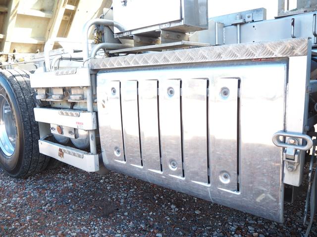 スーパーグレート 　３軸高床　２デフ　極東　汚泥運搬車／汚泥ダンプ／天蓋ダンプ／タンク車　ＤＤ１０－７７１Ｔ　８．９立米　オールステンレスボディ　リーフサス　積載８．７ｔ　ＳｈｉｆｔＰｉｌｏｔ（２ペダル）　デフロック（21枚目）