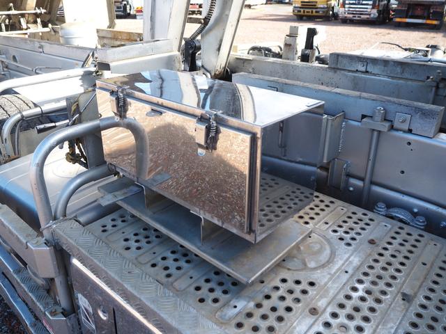 スーパーグレート 　３軸高床　２デフ　極東　汚泥運搬車／汚泥ダンプ／天蓋ダンプ／タンク車　ＤＤ１０－７７１Ｔ　８．９立米　オールステンレスボディ　リーフサス　積載８．７ｔ　ＳｈｉｆｔＰｉｌｏｔ（２ペダル）　デフロック（22枚目）