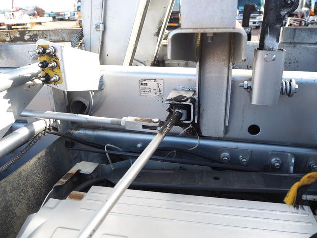 スーパーグレート 　３軸高床　２デフ　極東　汚泥運搬車／汚泥ダンプ／天蓋ダンプ／タンク車　ＤＤ１０－７７１Ｔ　８．９立米　オールステンレスボディ　リーフサス　積載８．７ｔ　ＳｈｉｆｔＰｉｌｏｔ（２ペダル）　デフロック（24枚目）