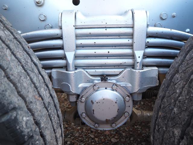 スーパーグレート 　３軸高床　２デフ　極東　汚泥運搬車／汚泥ダンプ／天蓋ダンプ／タンク車　ＤＤ１０－７７１Ｔ　８．９立米　オールステンレスボディ　リーフサス　積載８．７ｔ　ＳｈｉｆｔＰｉｌｏｔ（２ペダル）　デフロック（28枚目）