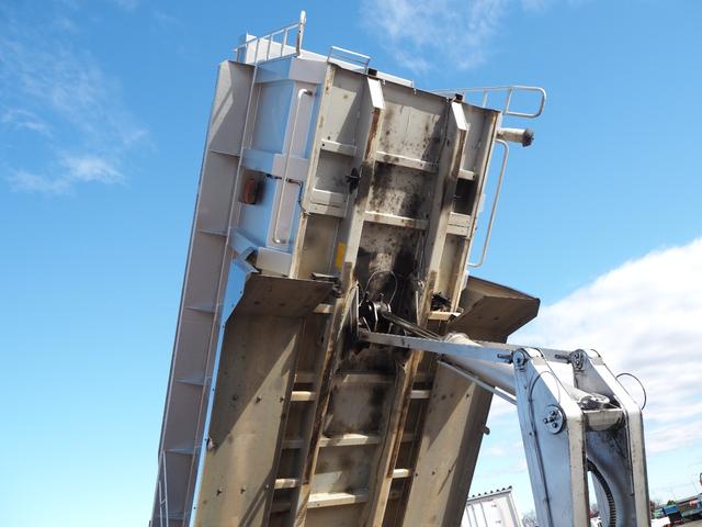 スーパーグレート 　３軸高床　２デフ　極東　汚泥運搬車／汚泥ダンプ／天蓋ダンプ／タンク車　ＤＤ１０－７７１Ｔ　８．９立米　オールステンレスボディ　リーフサス　積載８．７ｔ　ＳｈｉｆｔＰｉｌｏｔ（２ペダル）　デフロック（30枚目）