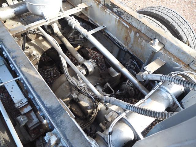 スーパーグレート 　３軸高床　２デフ　極東　汚泥運搬車／汚泥ダンプ／天蓋ダンプ／タンク車　ＤＤ１０－７７１Ｔ　８．９立米　オールステンレスボディ　リーフサス　積載８．７ｔ　ＳｈｉｆｔＰｉｌｏｔ（２ペダル）　デフロック（35枚目）