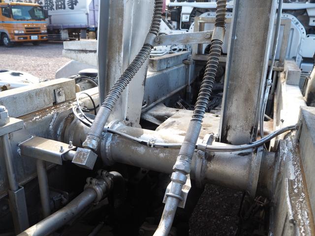 スーパーグレート 　３軸高床　２デフ　極東　汚泥運搬車／汚泥ダンプ／天蓋ダンプ／タンク車　ＤＤ１０－７７１Ｔ　８．９立米　オールステンレスボディ　リーフサス　積載８．７ｔ　ＳｈｉｆｔＰｉｌｏｔ（２ペダル）　デフロック（36枚目）