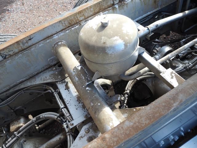 スーパーグレート 　３軸高床　２デフ　極東　汚泥運搬車／汚泥ダンプ／天蓋ダンプ／タンク車　ＤＤ１０－７７１Ｔ　８．９立米　オールステンレスボディ　リーフサス　積載８．７ｔ　ＳｈｉｆｔＰｉｌｏｔ（２ペダル）　デフロック（37枚目）