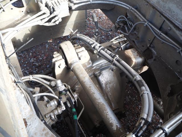 スーパーグレート 　３軸高床　２デフ　極東　汚泥運搬車／汚泥ダンプ／天蓋ダンプ／タンク車　ＤＤ１０－７７１Ｔ　８．９立米　オールステンレスボディ　リーフサス　積載８．７ｔ　ＳｈｉｆｔＰｉｌｏｔ（２ペダル）　デフロック（39枚目）