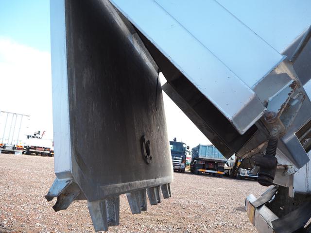 スーパーグレート 　３軸高床　２デフ　極東　汚泥運搬車／汚泥ダンプ／天蓋ダンプ／タンク車　ＤＤ１０－７７１Ｔ　８．９立米　オールステンレスボディ　リーフサス　積載８．７ｔ　ＳｈｉｆｔＰｉｌｏｔ（２ペダル）　デフロック（41枚目）