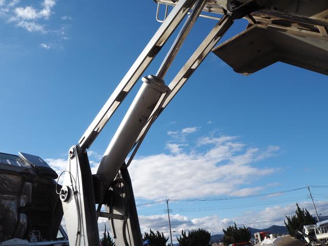 スーパーグレート 　３軸高床　２デフ　極東　汚泥運搬車／汚泥ダンプ／天蓋ダンプ／タンク車　ＤＤ１０－７７１Ｔ　８．９立米　オールステンレスボディ　リーフサス　積載８．７ｔ　ＳｈｉｆｔＰｉｌｏｔ（２ペダル）　デフロック（46枚目）