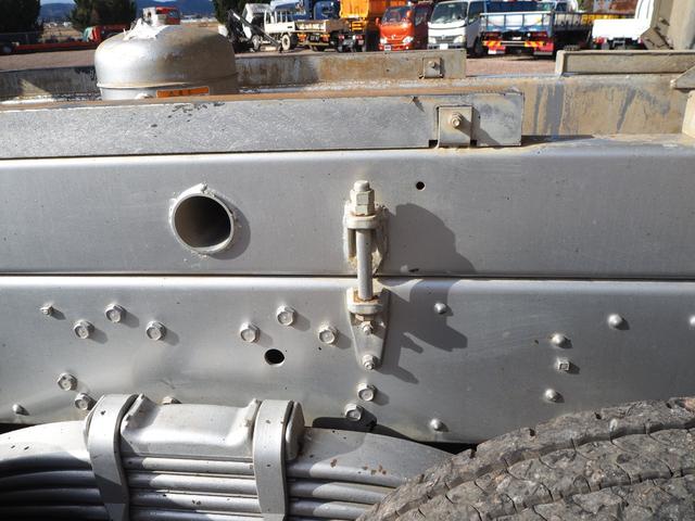 スーパーグレート 　３軸高床　２デフ　極東　汚泥運搬車／汚泥ダンプ／天蓋ダンプ／タンク車　ＤＤ１０－７７１Ｔ　８．９立米　オールステンレスボディ　リーフサス　積載８．７ｔ　ＳｈｉｆｔＰｉｌｏｔ（２ペダル）　デフロック（50枚目）