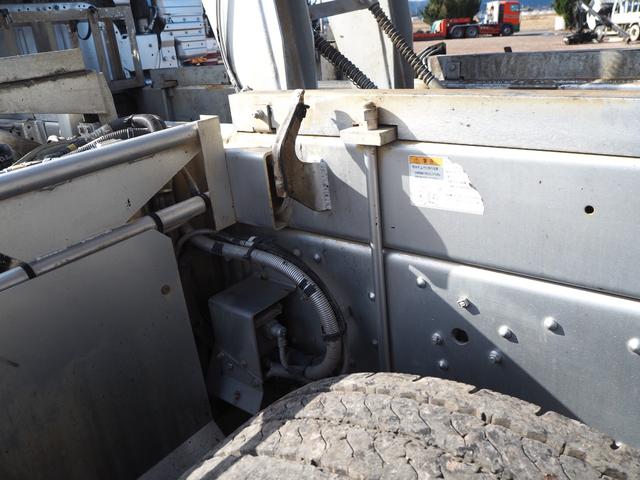 スーパーグレート 　３軸高床　２デフ　極東　汚泥運搬車／汚泥ダンプ／天蓋ダンプ／タンク車　ＤＤ１０－７７１Ｔ　８．９立米　オールステンレスボディ　リーフサス　積載８．７ｔ　ＳｈｉｆｔＰｉｌｏｔ（２ペダル）　デフロック（51枚目）