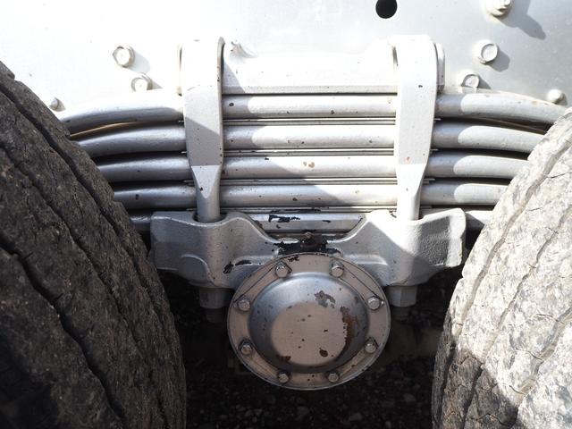 スーパーグレート 　３軸高床　２デフ　極東　汚泥運搬車／汚泥ダンプ／天蓋ダンプ／タンク車　ＤＤ１０－７７１Ｔ　８．９立米　オールステンレスボディ　リーフサス　積載８．７ｔ　ＳｈｉｆｔＰｉｌｏｔ（２ペダル）　デフロック（52枚目）