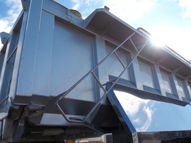 スーパーグレート 　３軸高床　２デフ　極東　汚泥運搬車／汚泥ダンプ／天蓋ダンプ／タンク車　ＤＤ１０－７７１Ｔ　８．９立米　オールステンレスボディ　リーフサス　積載８．７ｔ　ＳｈｉｆｔＰｉｌｏｔ（２ペダル）　デフロック（64枚目）