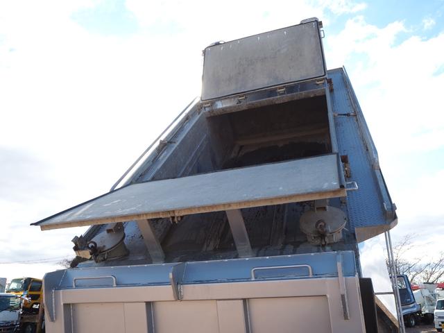 スーパーグレート 　３軸高床　２デフ　極東　汚泥運搬車／汚泥ダンプ／天蓋ダンプ／タンク車　ＤＤ１０－７７１Ｔ　８．９立米　オールステンレスボディ　リーフサス　積載８．７ｔ　ＳｈｉｆｔＰｉｌｏｔ（２ペダル）　デフロック（67枚目）