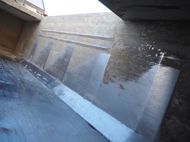 スーパーグレート 　３軸高床　２デフ　極東　汚泥運搬車／汚泥ダンプ／天蓋ダンプ／タンク車　ＤＤ１０－７７１Ｔ　８．９立米　オールステンレスボディ　リーフサス　積載８．７ｔ　ＳｈｉｆｔＰｉｌｏｔ（２ペダル）　デフロック（71枚目）